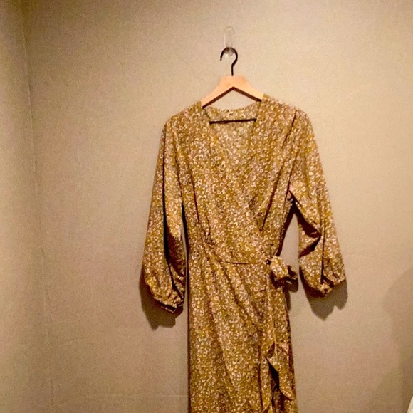 Gold with pink flowers wrap dress - Picture 2 of 5